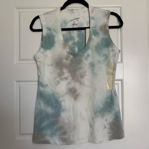 Brand new Universal Thread tank top